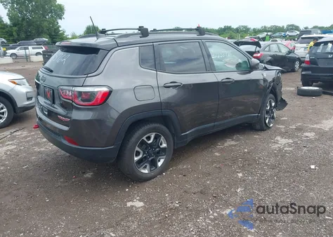 2018 Jeep Compass Trailhawk 4X4 z USA, uszkodzony, nr VIN 3C4NJDDB7JT135762